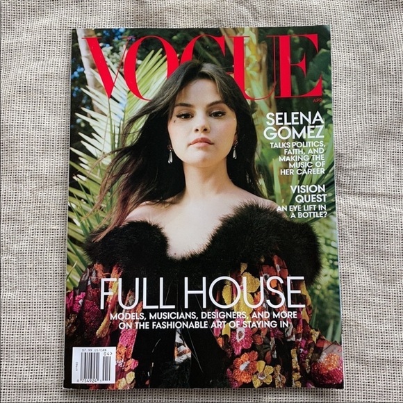 Vogue Magazine Fashion Selena Gucci April 2021 - Picture 2 of 7